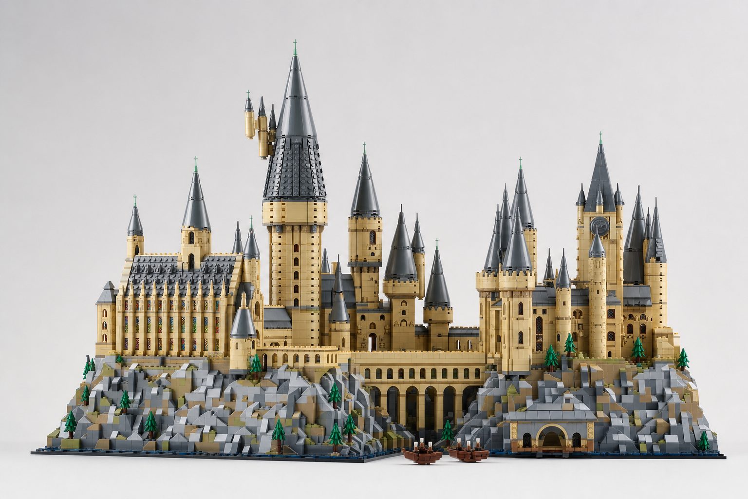 LEGO Harry Potter Hogwarts Castle 71043 microscale model with towers, Great Hall and boathouse